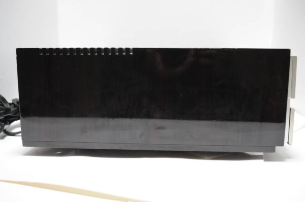 Photo8: DENON PRA-2000 Preamplifier (8)