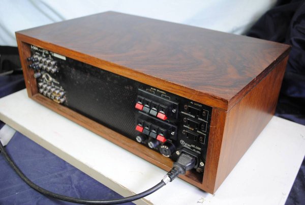 Photo5: LUXMAN L-504 Integrated Amplifier (5)