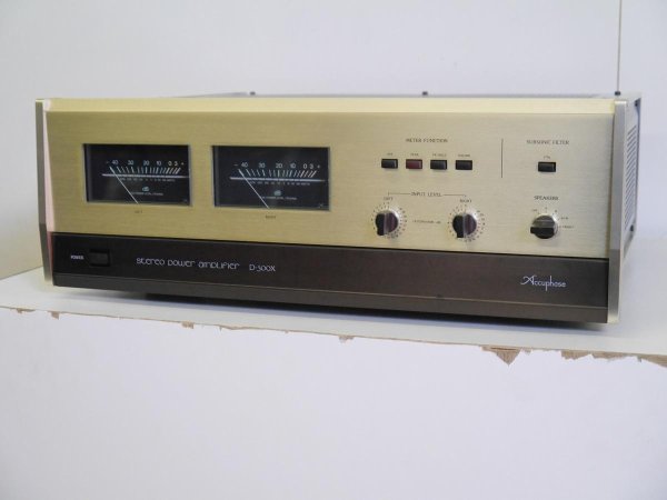 Photo1: Accuphase P-300X power amplifier (1)