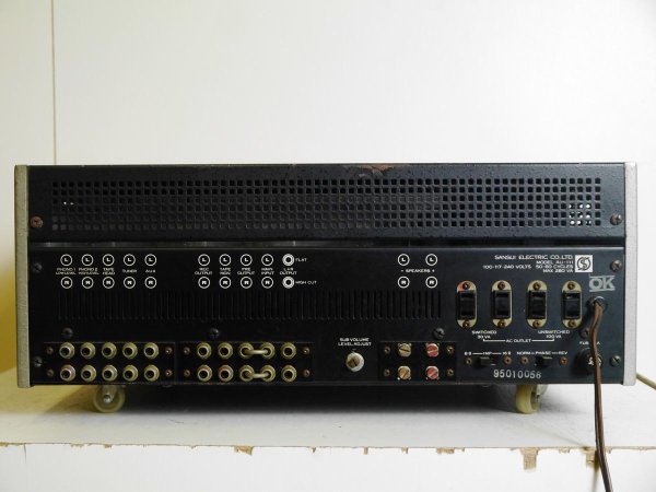 Photo6: SANSUI AU-111 Integrated Amplifier (6)