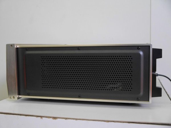Photo4: Accuphase P-300X power amplifier (4)
