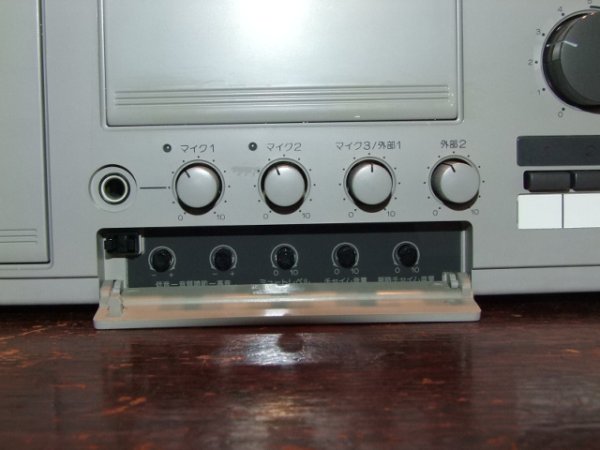 Photo2: JBC | Victor | Broadcasting System Amplifier / Microphone Amplifier | In-house Broadcasting | PA-704 (2)
