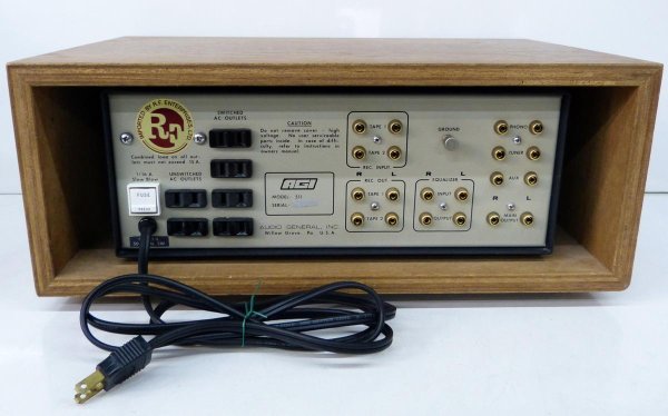 Photo4: AGI preamp / control amplifier [Model 511] (4)