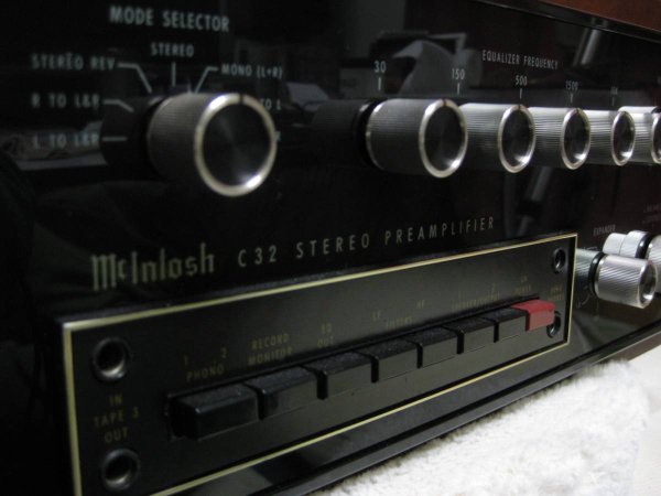 Photo3: McIntosh C32 Preamplifier AC120V (3)
