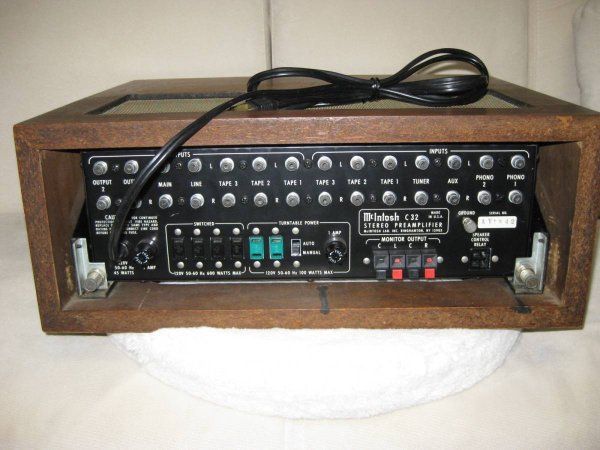 Photo2: McIntosh C32 Preamplifier AC120V (2)