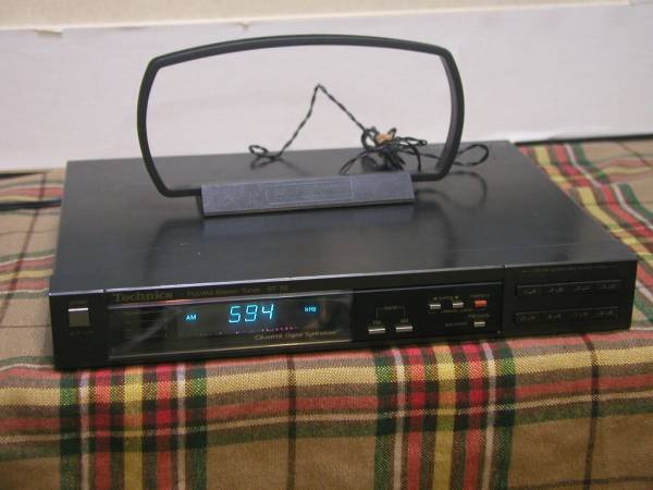 Photo1: Technics ST-70 FM / AM tuner (1)