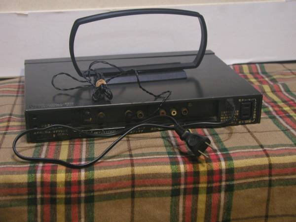 Photo2: Technics ST-70 FM / AM tuner (2)