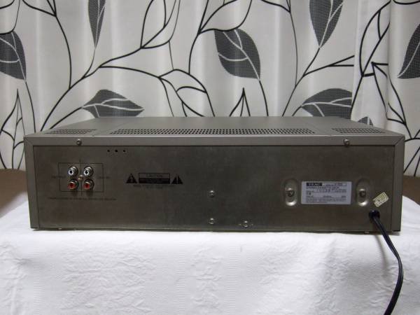 Photo2: TEAC V-700 Cassette deck (2)