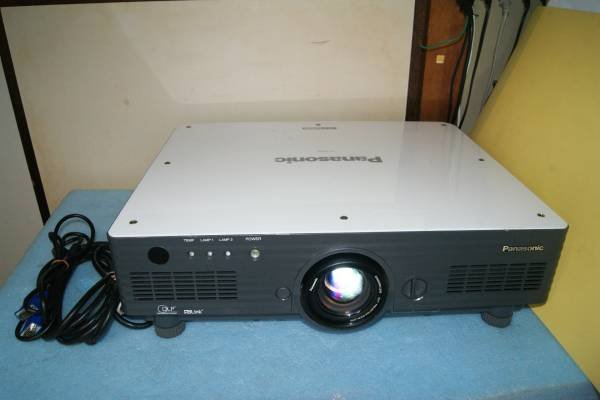Photo1: Panasonic Projector PT-D4000 #2 (1)