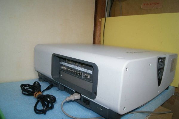 Photo2: Panasonic Projector TH-D7500N (2)