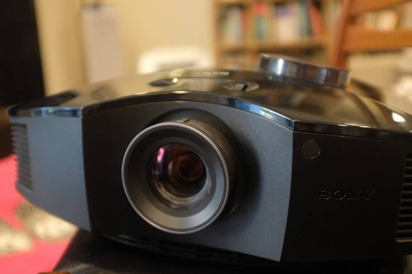 Photo1: SONY VIDEO Projector VPL-HW15 (1)