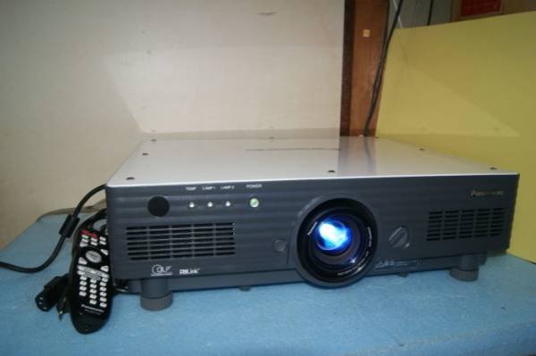 Photo1: Panasonic Projector PT-D5700 #3 (1)