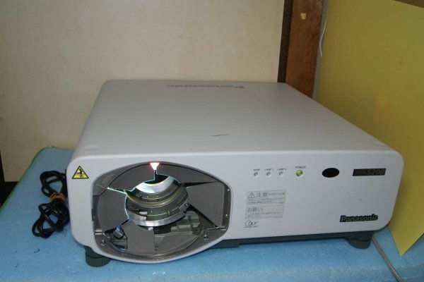 Photo1: Panasonic Projector TH-D7500N (1)