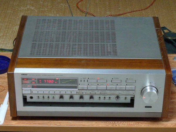 Photo1:  YAMAHA AV Amplifier AVR-1000 (1)